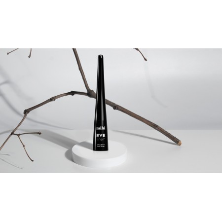 Eyeliner. Ultra czarny eyeliner Soft Brush